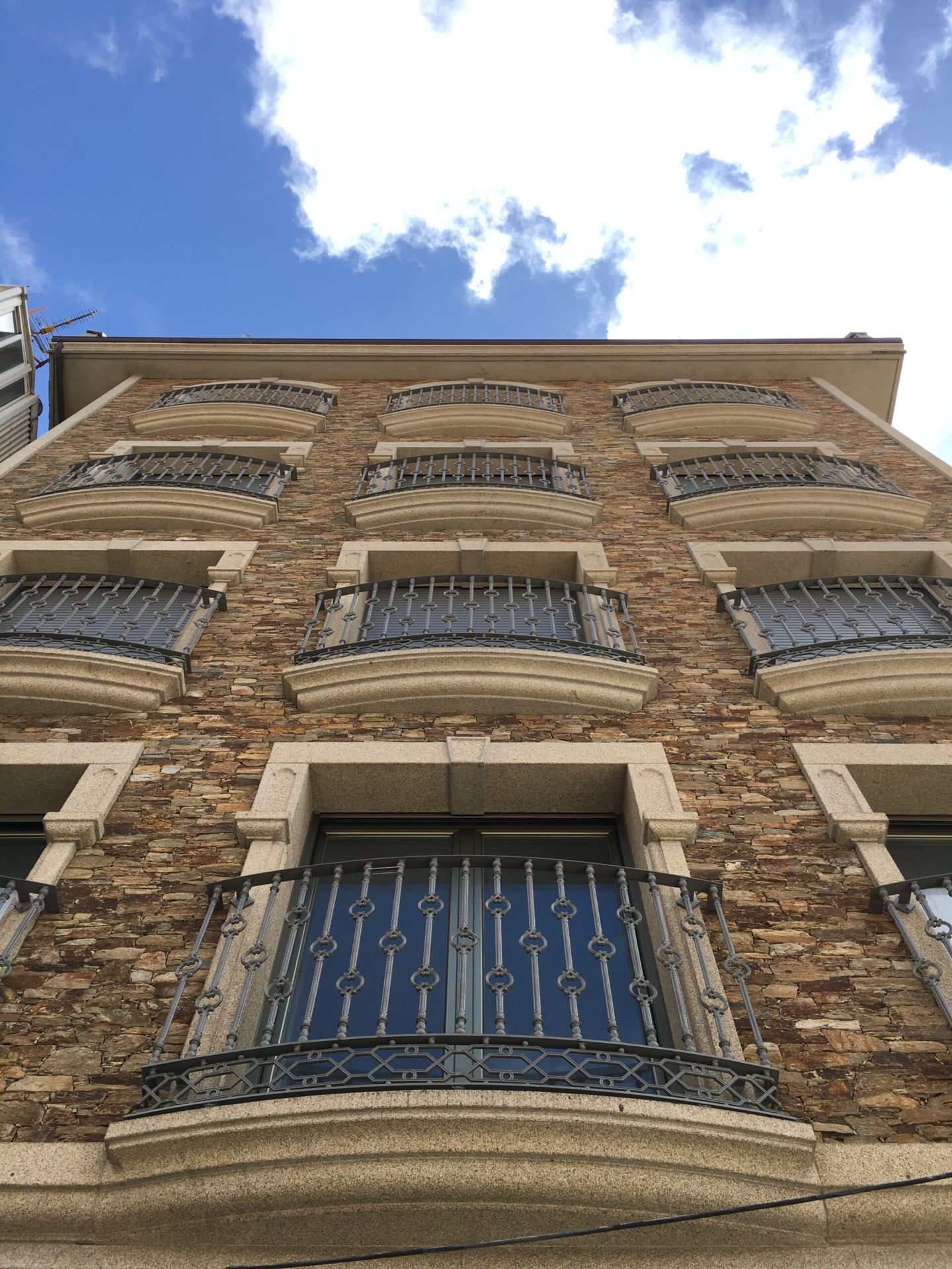 Rehabilitación con ventanas a medida